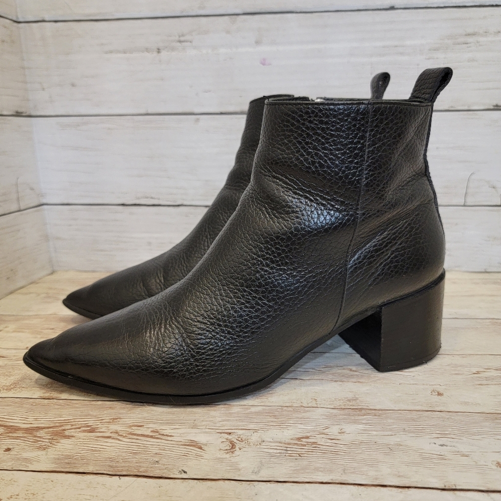 Everlane the boss boot in black pebbled leather